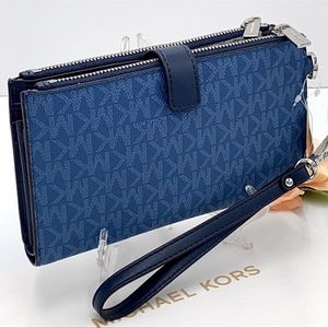 MICHAEL KORS LARGE DOUBLE ZIP WRISTLET DK CHAMBRAY